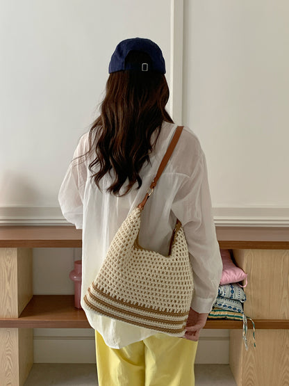 Bolso de hombro de paja trenzada
