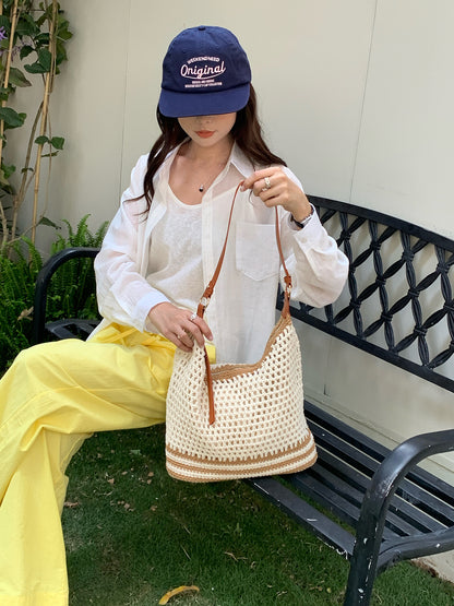 Bolso de hombro de paja trenzada