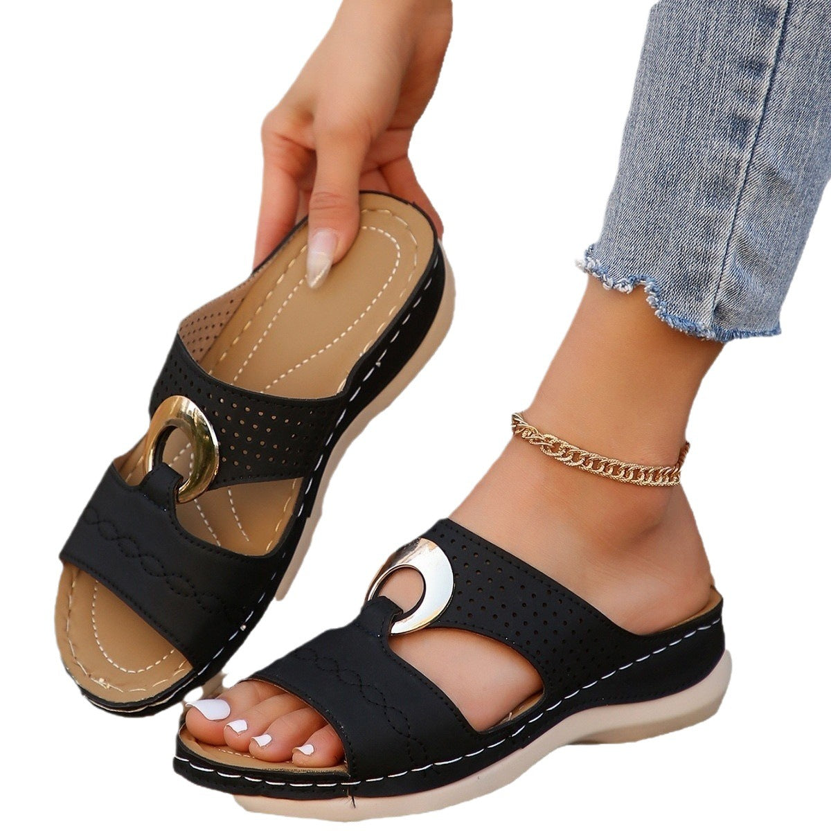 Chanclas de suela gruesa perforadas