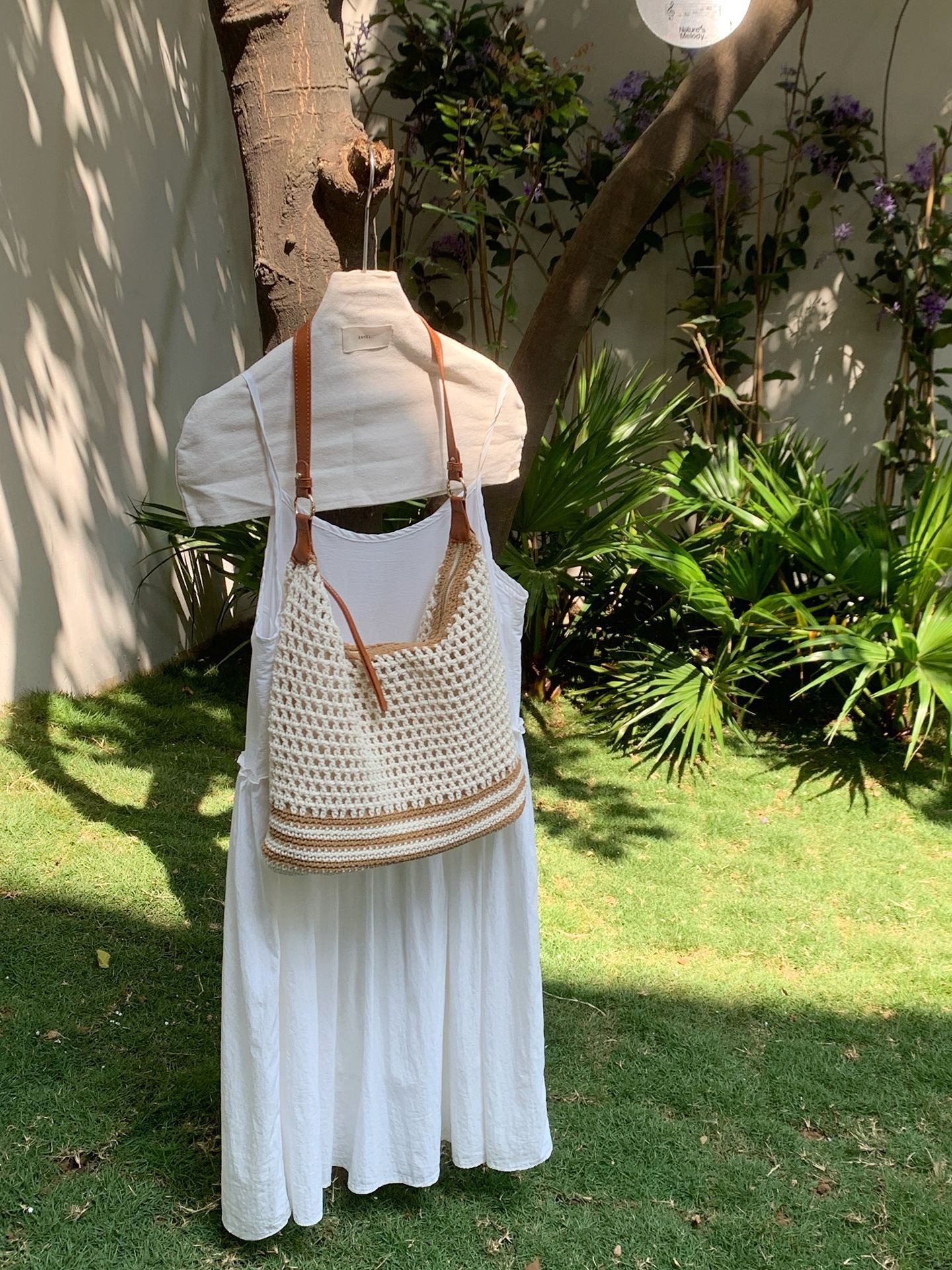 Bolso de hombro de paja trenzada